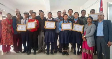 पाख्रीबास नगरपालिकाद्वारा एसईई र कक्षा १२ का उत्कृष्ट विद्यार्थी सम्मानित