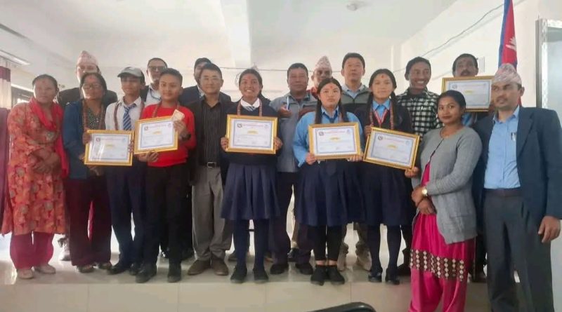 पाख्रीबास नगरपालिकाद्वारा एसईई र कक्षा १२ का उत्कृष्ट विद्यार्थी सम्मानित