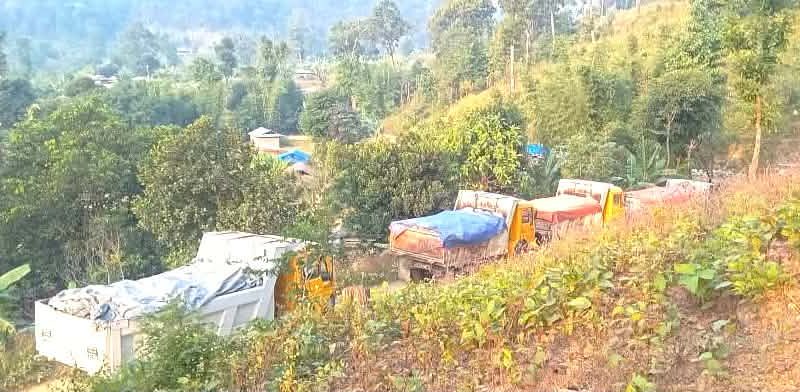 वैजनाथ टोलवासीको माग स् कसमस सिमेन्टको ढुवानीबाट सडक र कृषि क्षेत्रमा असर, स्थायी समाधानको आग्रह