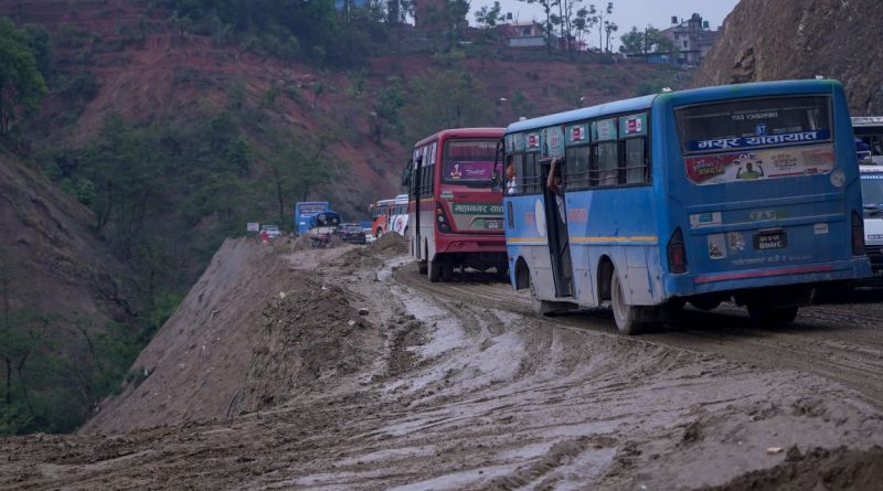 निर्माण सामग्रीको मूल्यवृद्धिले सुदूरपश्चिमका सडक योजना ठप्प, पुँजीगत खर्चमा असर निर्माण सामग्रीको मूल्यवृद्धिले सुदूरपश्चिमका सडक योजना ठप्प, पुँजीगत खर्चमा असर