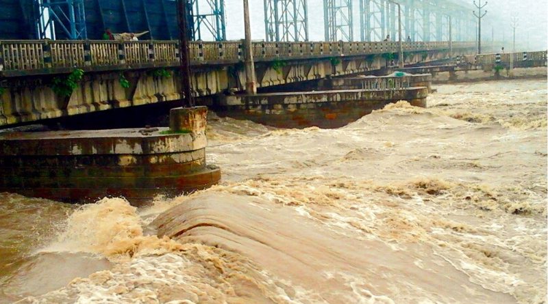 सप्तकोसीमा पानीको बहाव बढ्यो, कोसी ब्यारेजका २१ वटा ढोका खोलिए