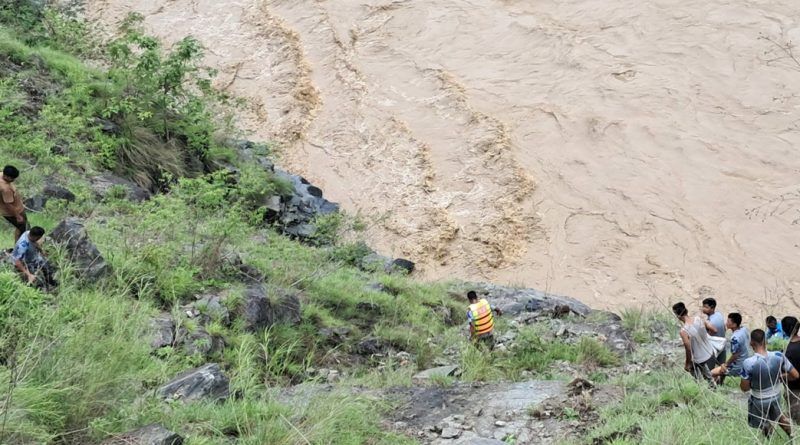 कर्णालीमा खसेको फोर्स गाडी खोज्न सोनार क्यामेरा र गोताखोर परिचालन
