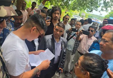 अदालतबाट सफाइ पाएपछि पनि न्यायको खोजीमा पीडित पक्ष, गृहमन्त्रीसमक्ष पुग्यो गुनासो अदालतबाट सफाइ पाएपछि पनि न्यायको खोजीमा पीडित पक्ष, गृहमन्त्रीसमक्ष पुग्यो गुनासो